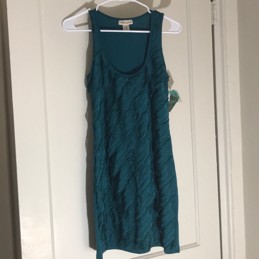 Low green dress